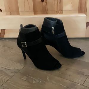 Marc Fisher Shimmee Suede Peep Toe Booties sz 7.5